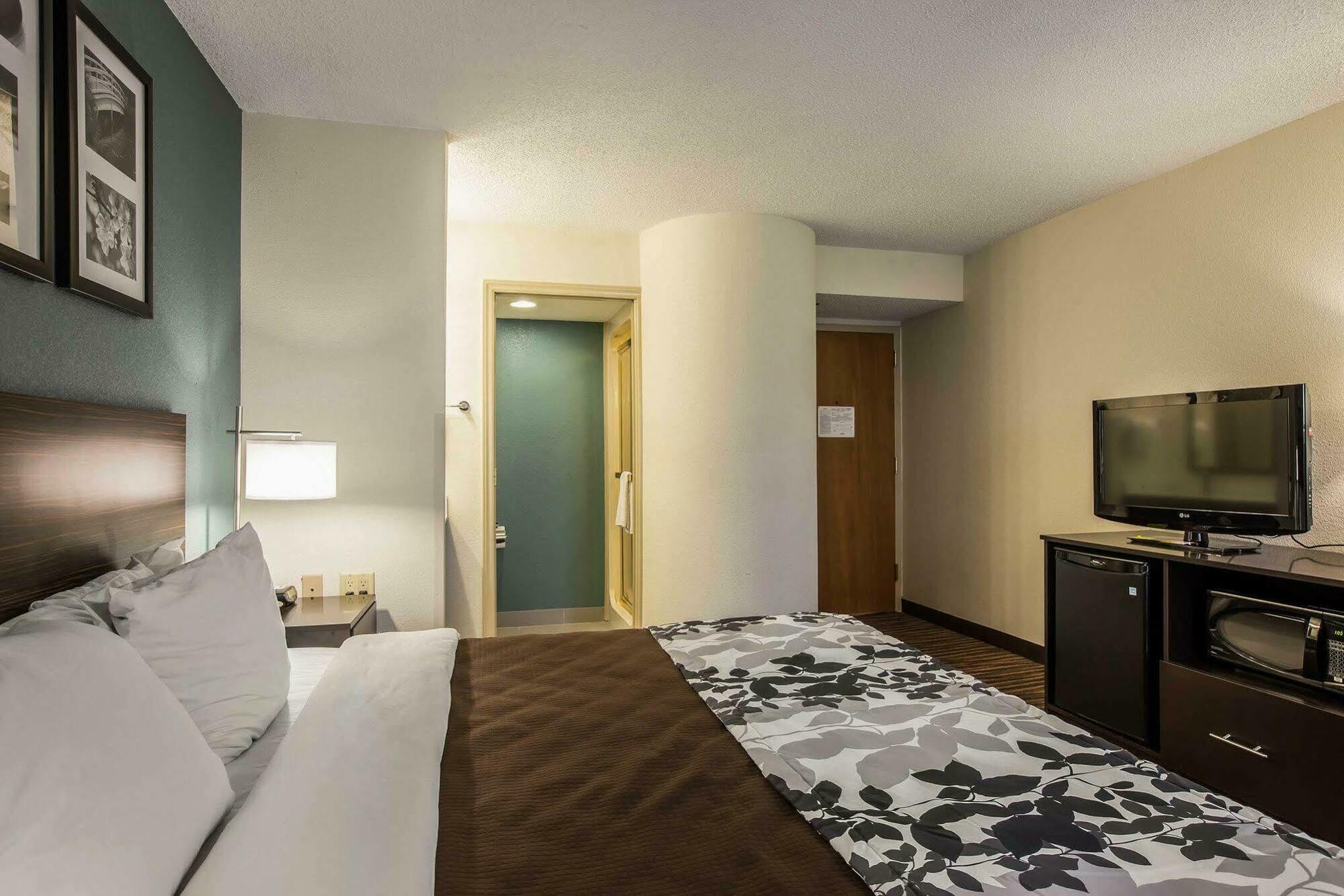 Sleep Inn Greensboro Airport Exterior photo
